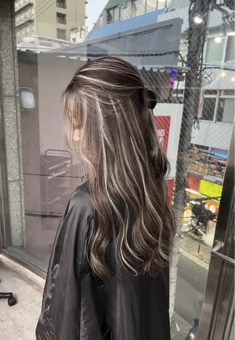 ロング カラー ヘアアレンジ グレージュ ハイライトカラー ハイライト ヘアカラー トリートメント 指名数No.1 /NAOYAのヘアスタイル