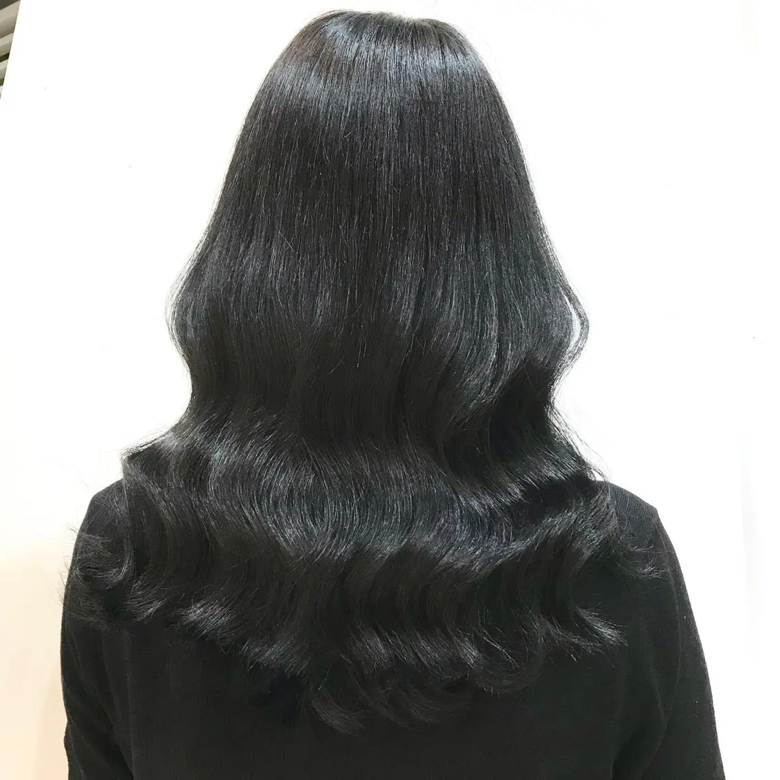 ロング カラー 黒髪 ブルーカラー ブルーブラック ヨシンモリ ムルギョル巻き K-POP好き美容師 🇰🇷Kai.Yのヘアスタイル