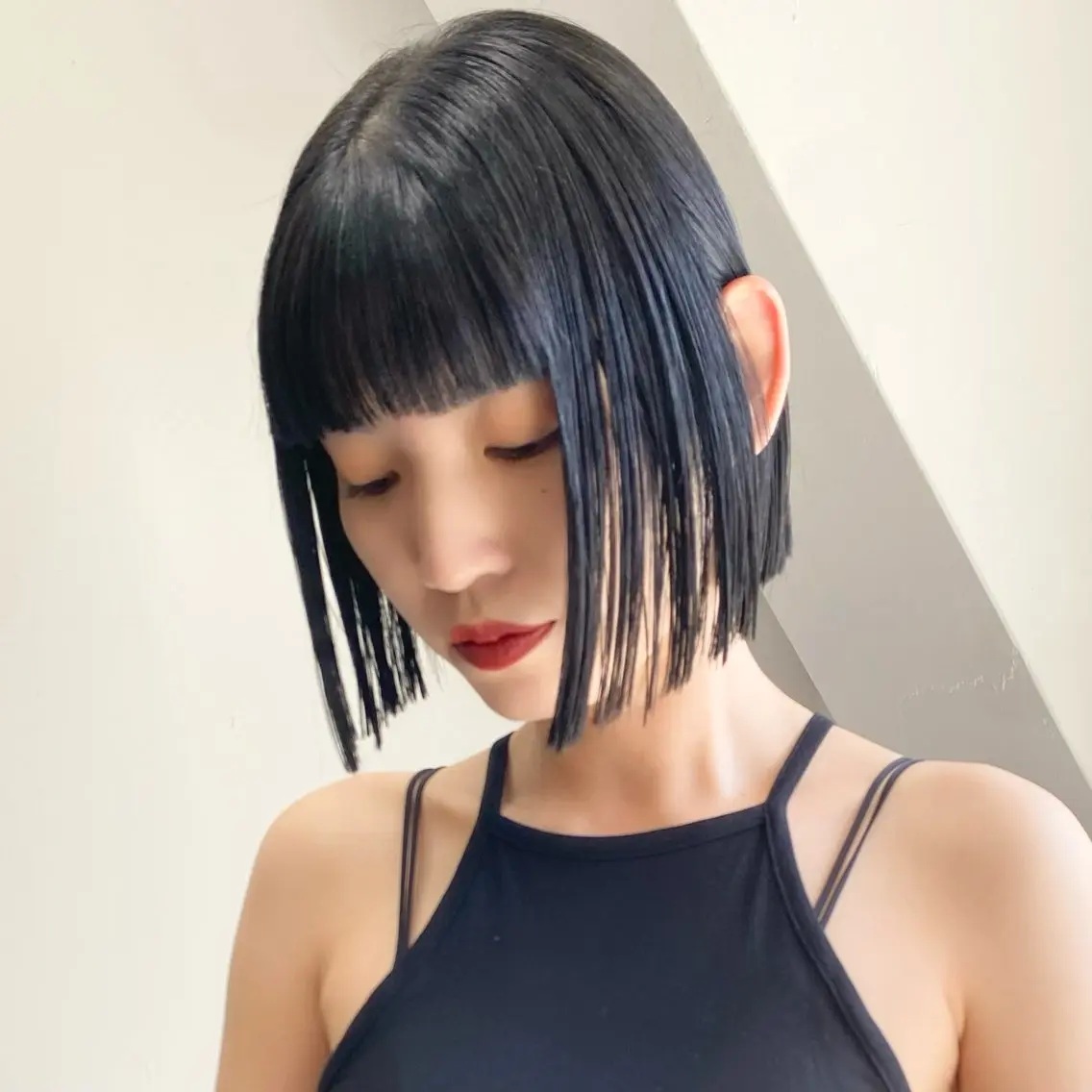 ミディアム カラー ヘアアレンジ 切りっぱなしボブ 黒髪 ボブ 髪質改善 韓国風ヘア カット ヘアカラー 縮毛矯正 トリートメント レイヤーカット×髪質 改善🇰🇷シオリのヘアスタイル