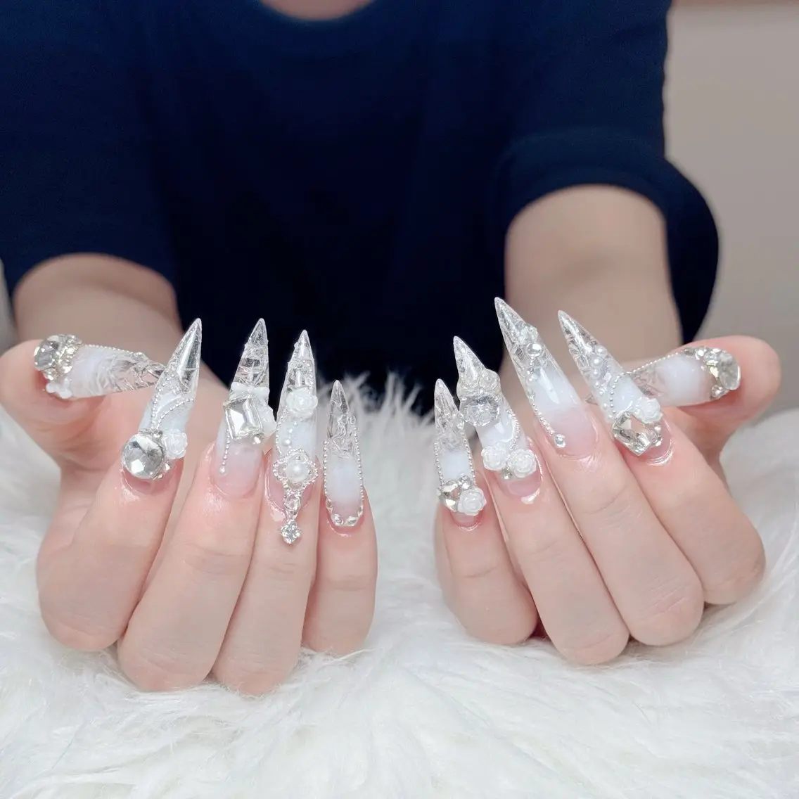 ネイル アートネイル オーロラネイル フレンチネイル ジェルネイル グラデーション ハンドネイル Luci Nail Shinokuboのネイルデザイン