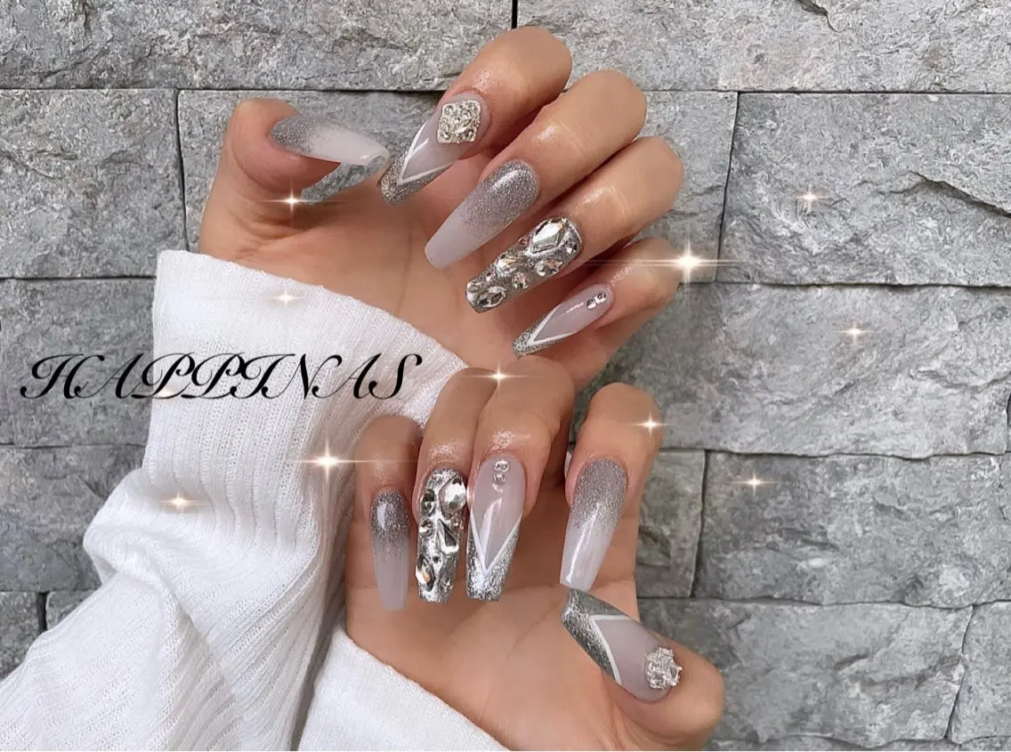 ネイル フレンチネイル グラデーション ロングネイル スカルプネイル シルバー ハンドネイル HAPPINAS Jrネイリスト💅のネイルデザイン