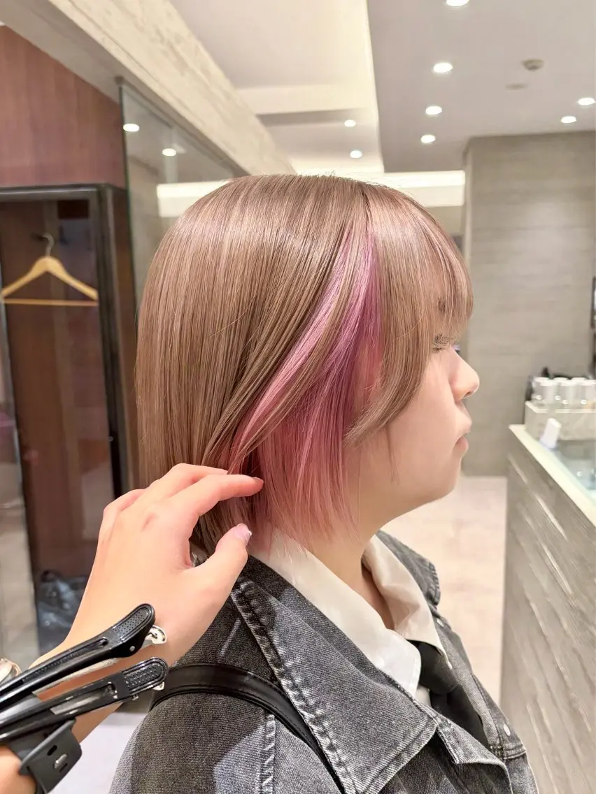 ショート カラー ベージュカラー ピンクカラー ホワイトピンク カット ヘアカラー サキ🤍透明感カラー /レイヤーカットのヘアスタイル
