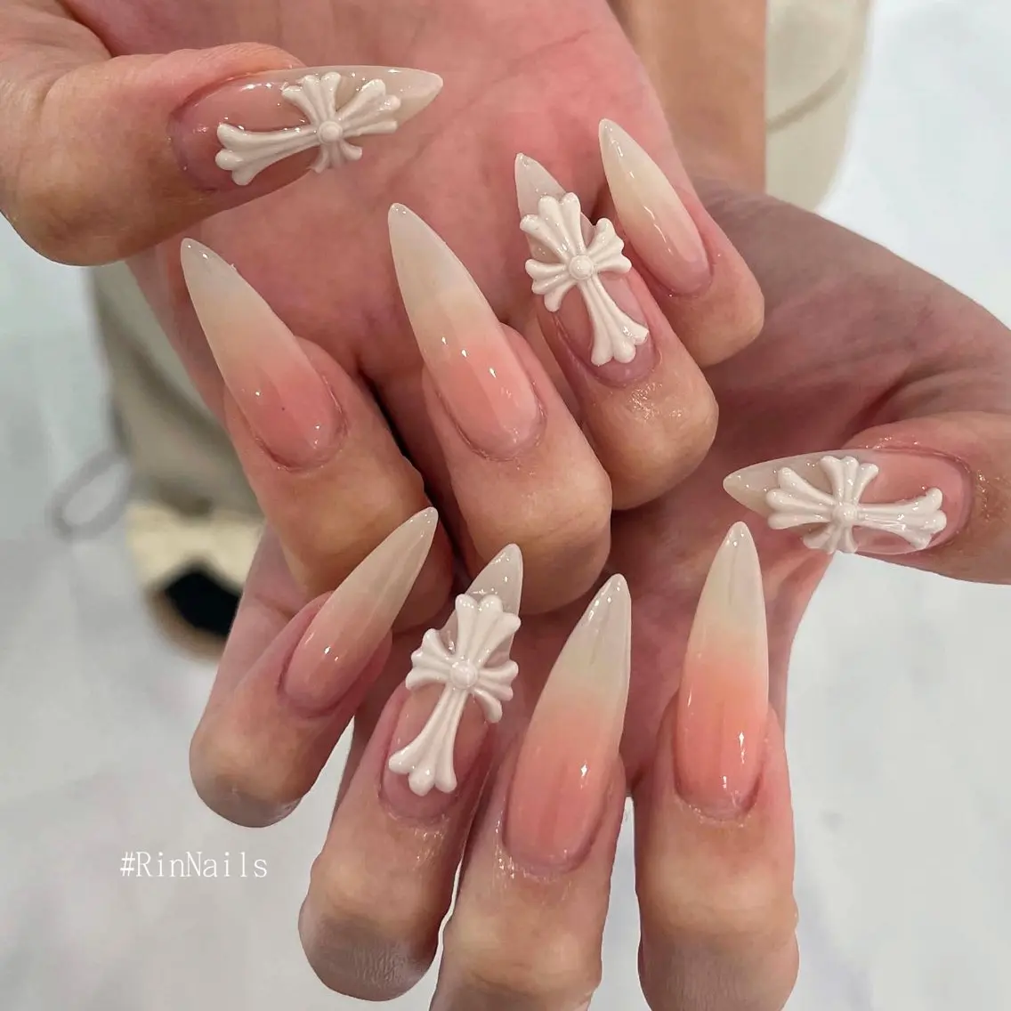 ロング ハンドネイル RIN NAILS ᥫ᭡Migusaのネイルデザイン