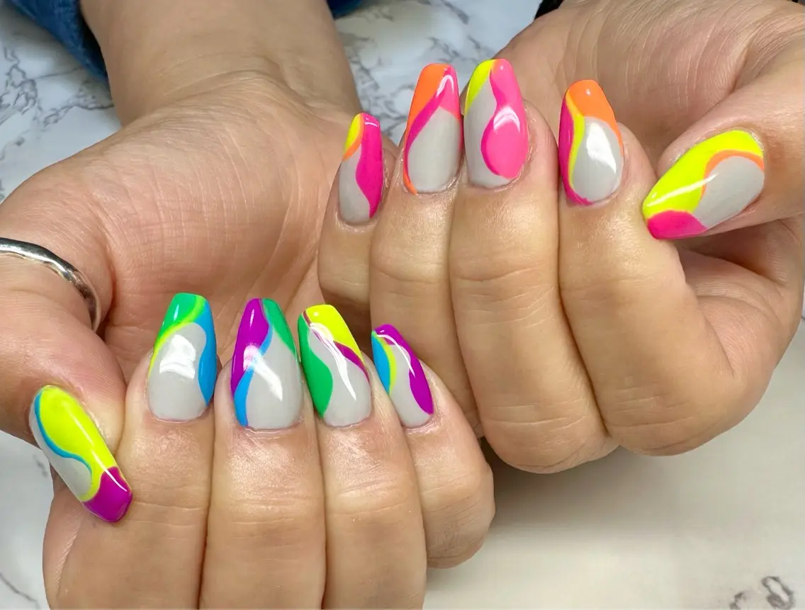 ネイル オーロラネイル フレンチネイル マグネットネイル ニュアンスネイル ワンカラーネイル Mai’s nailのネイルデザイン