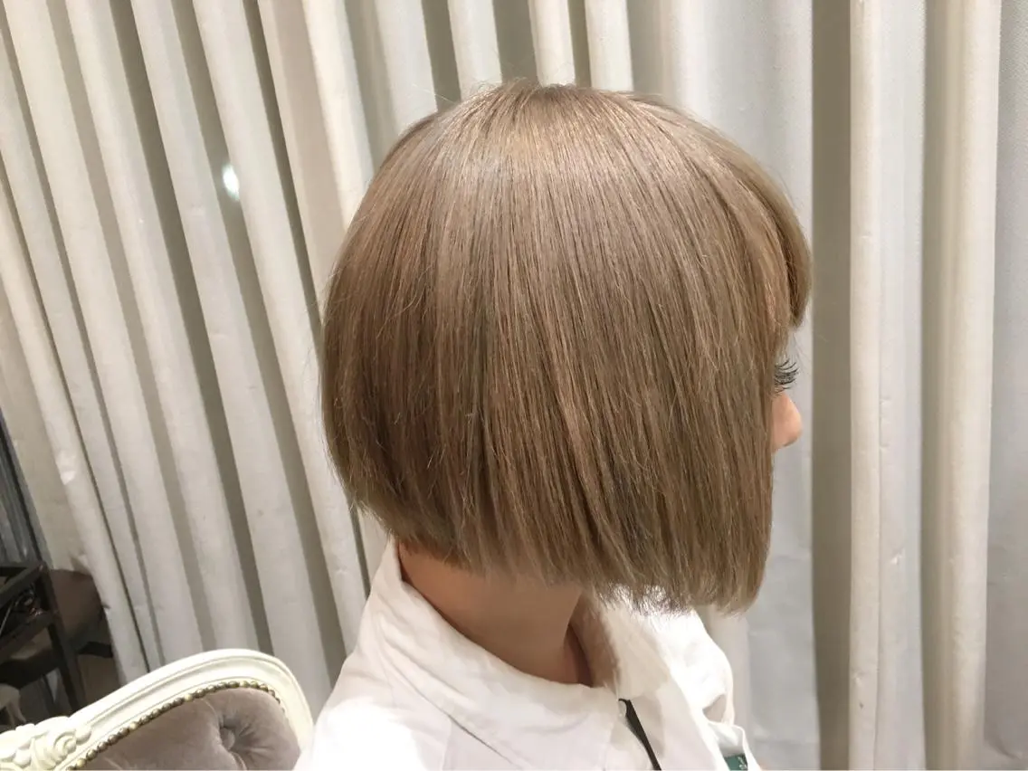 ショート カラー ベージュカラー ブリーチ 透明感カラー ミルクティーベージュ 🤍中野 レオ🤍のヘアスタイル