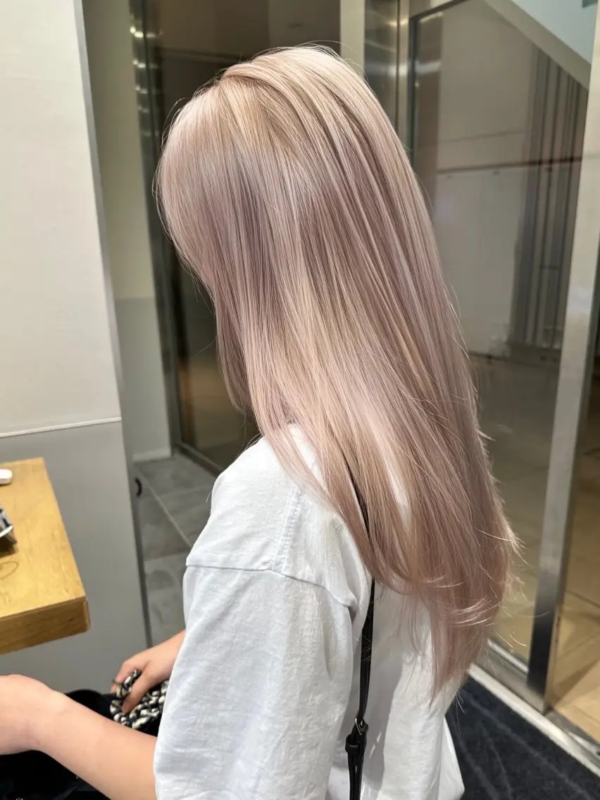 ロング カラー ベージュカラー ミルクティーベージュ ホワイトミルクティーベージュ カット ヘアカラー トリートメント 🦋レイヤーカット ミドリカワ🦋のヘアスタイル