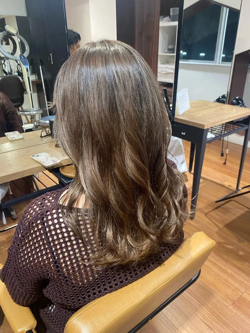 セミロング カラー ベージュカラー 井上 万由のヘアスタイル