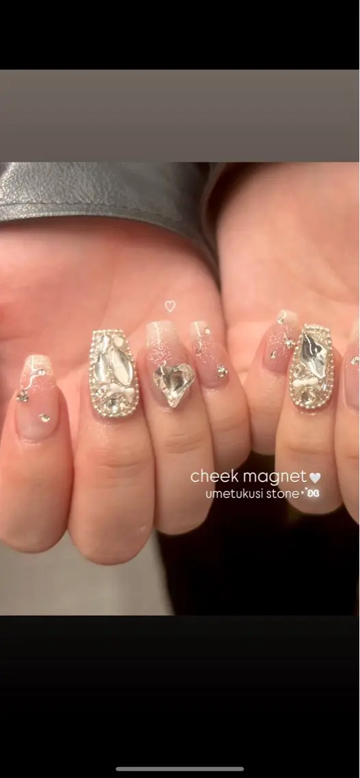 ネイル ハンドネイル EmaNail🎀 Haaruのネイルデザイン