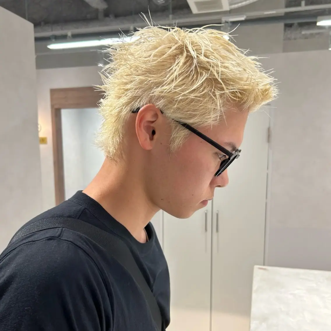 カラー メンズ メンズブリーチ メンズハイトーン ブリーチ ハイトーンカラー ヘアカラー スパイキーショート 平出天翔のヘアスタイル