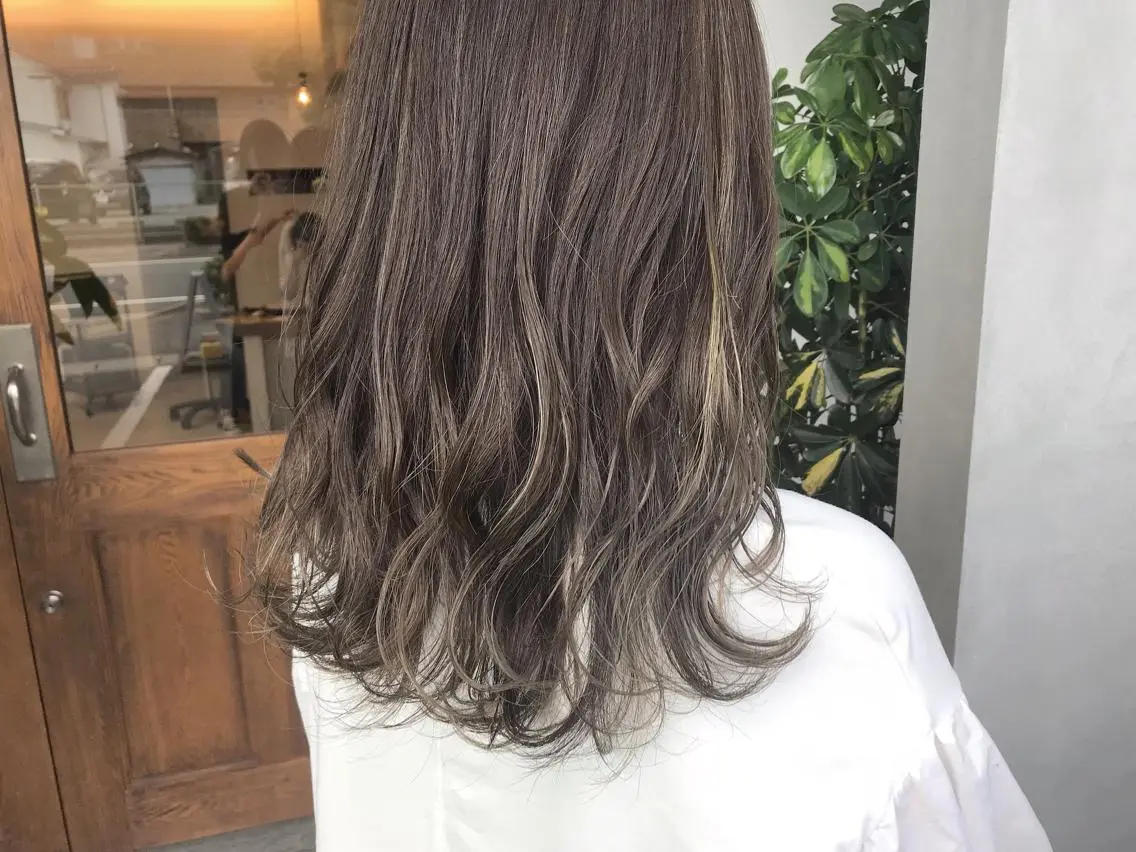 セミロング カラー ハイライトカラー ハイライト 吉田 早織のヘアスタイル