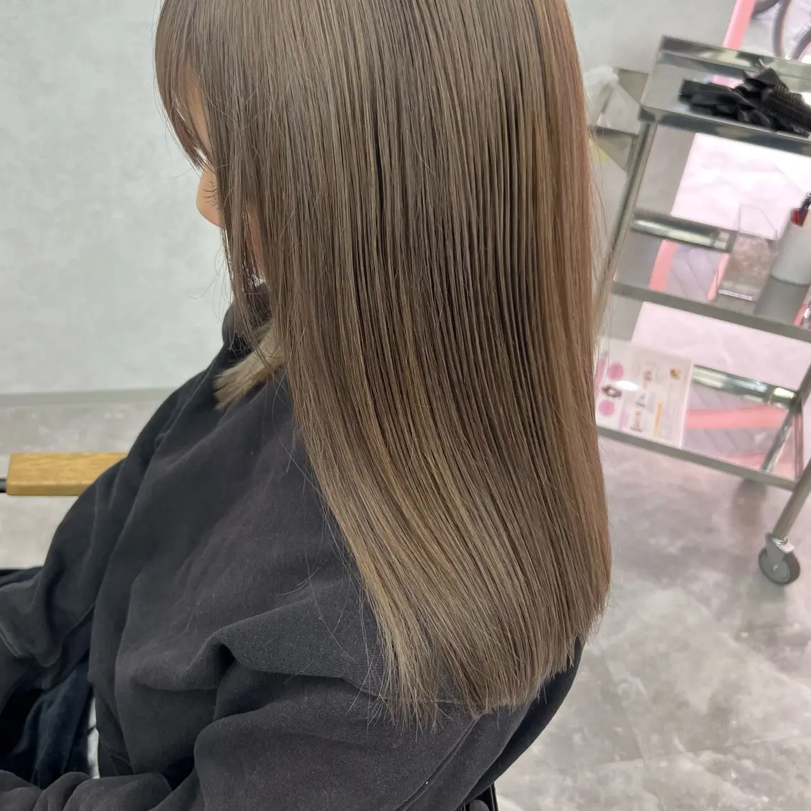 ミディアム ミルクティーブラウン カット ヘアカラー トリートメント 岸下 理緒のヘアスタイル