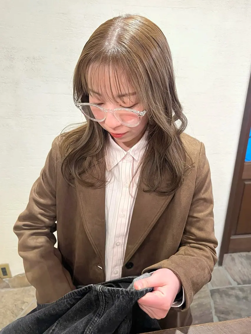 セミロング カラー 透明感カラー 吉井 凜音のヘアスタイル