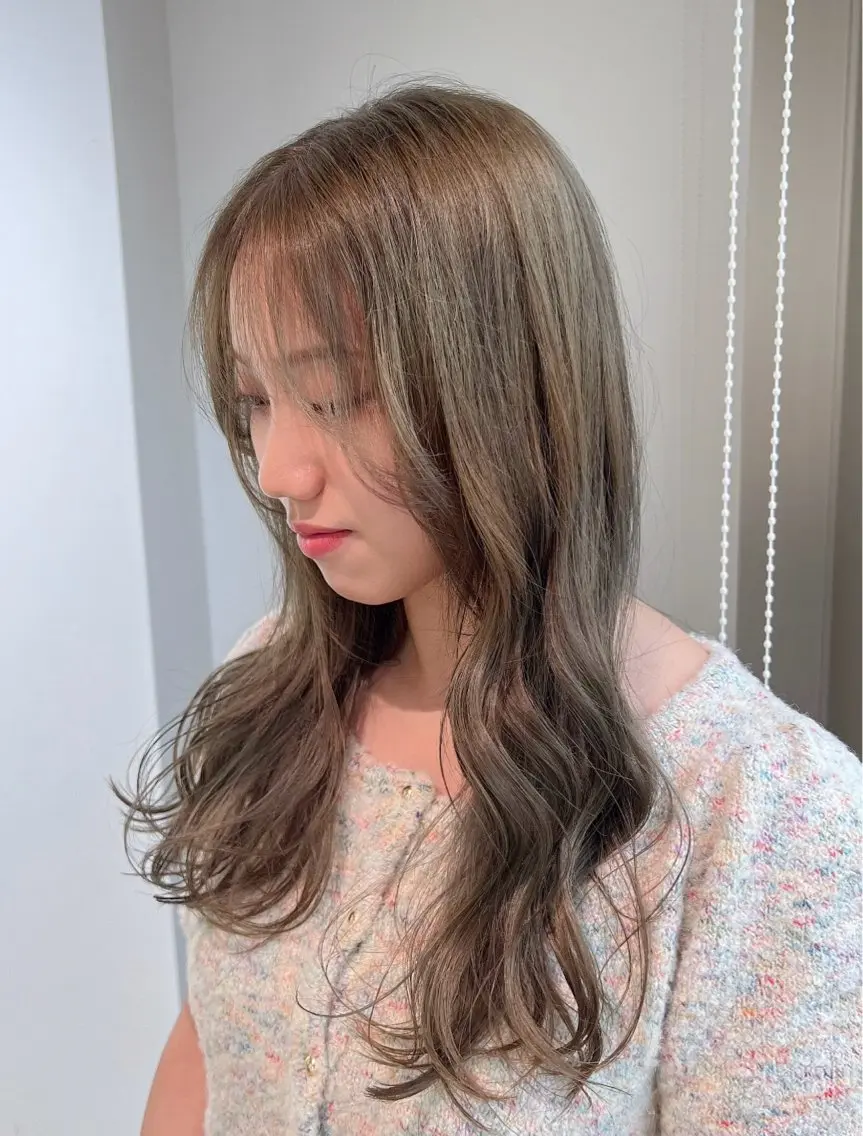 ロング カラー ヘアカラー トリートメント 艶ハイトーン🔆 ️️️安座間 希のヘアスタイル