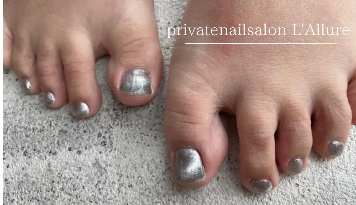 ネイル マグネットネイル マグネットワンカラー ワンカラーネイル フットネイル nailsalon -L'Allure-のネイルデザイン