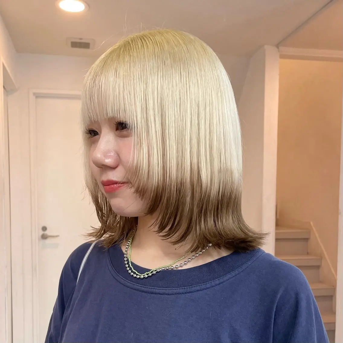 ミディアム カラー ブロンド ホワイトブロンド ボブ カット ヘアカラー トリートメント ヘアセット ハイトーン×レイヤー /遠藤将太のヘアスタイル