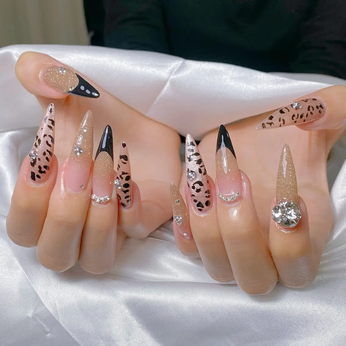 ネイル アートネイル ハロウィン ロングネイル スカルプネイル ネイルチップ Rin Nail 新大久保店のネイルデザイン
