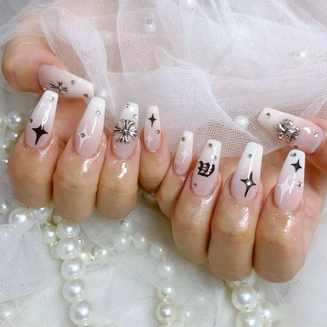 ネイル 長さ出し グラデーション 卒業式 キラキラネイル マグネットネイル Lee Nailsのネイルデザイン