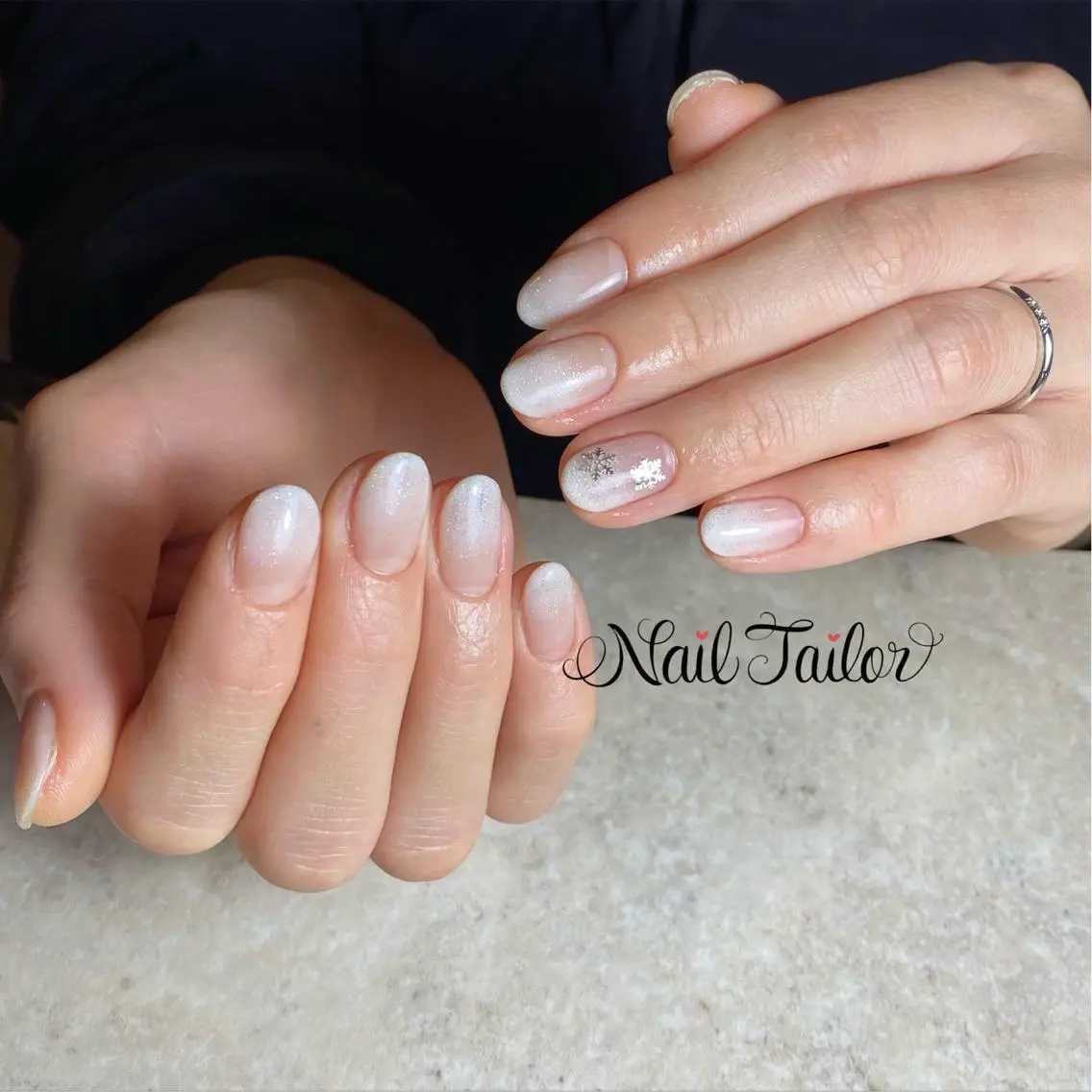 ネイル グラデーション ラメ(グリッター) シルバー ホワイト 冬ネイル ハンドネイル NailTailor ネイルテイラーのネイルデザイン
