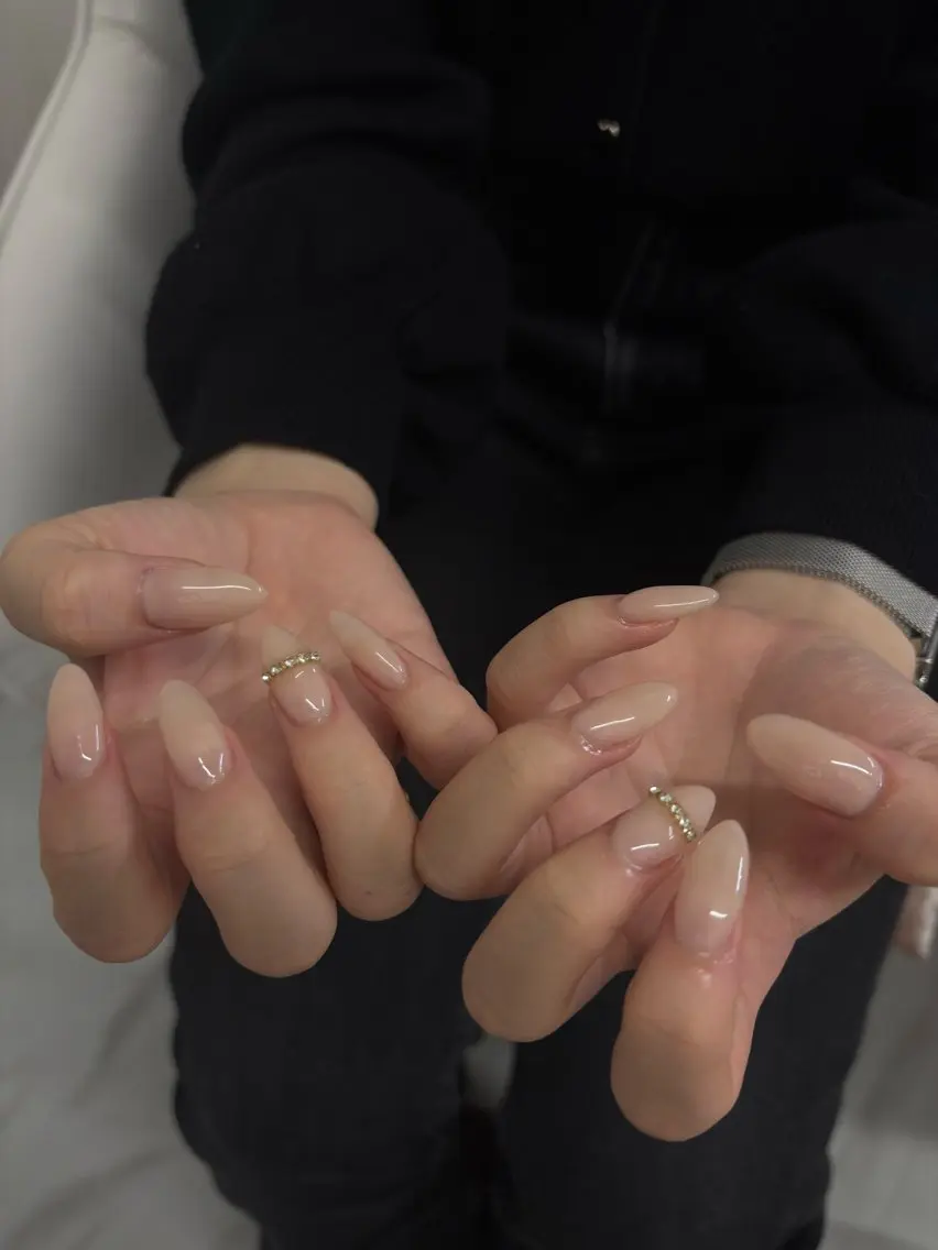 ネイル ワンカラーネイル glowé Runaのネイルデザイン