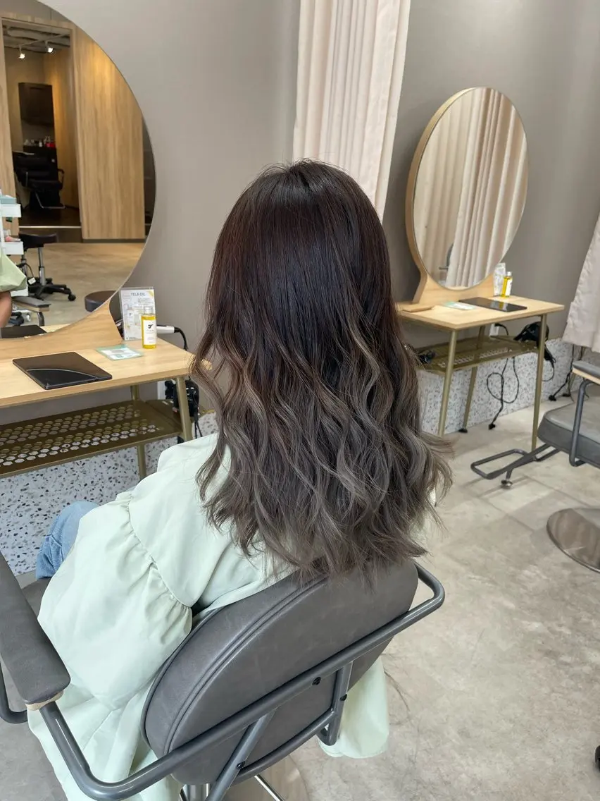 ロング ヘアカラー ✨透明感カラー✨ 🌈艶カラー🌈のヘアスタイル