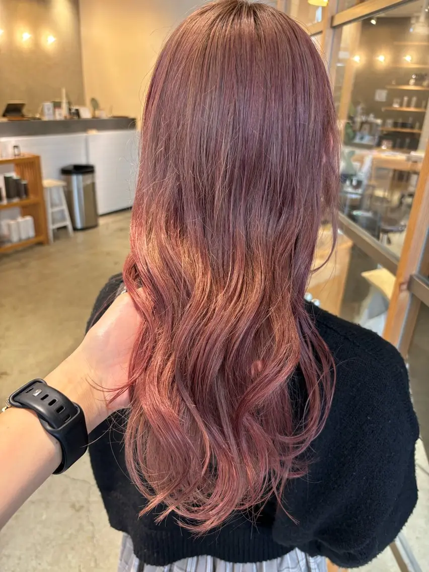 ロング カラー パーマ ヘアアレンジ ヘアカラー トリートメント ハイトーンカラー🤍 山下 優華のヘアスタイル
