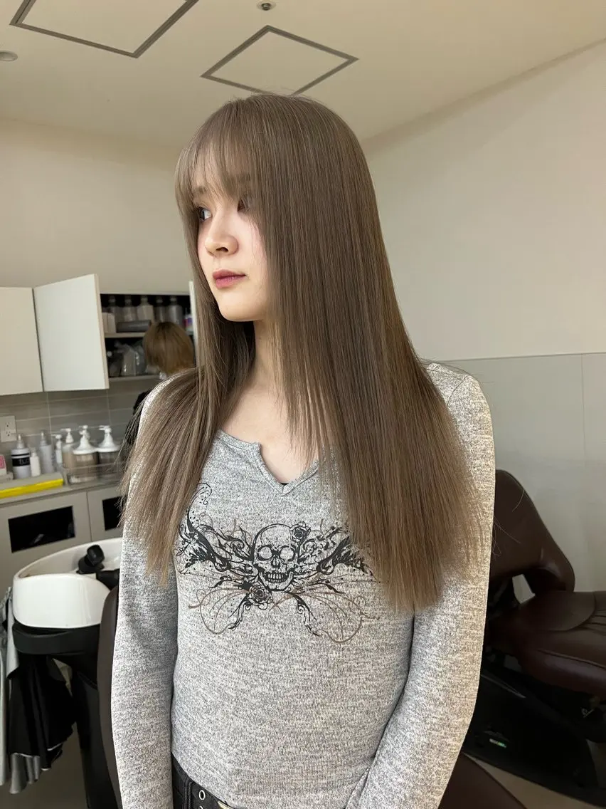 セミロング カラー アッシュ アッシュブラウン ブリーチ ブラウンカラー ケアブリーチ ヘアカラー トリートメント ヘアセット レイヤー専門家 ダブルカラー修のヘアスタイル