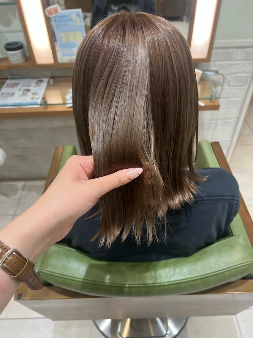 ショート カラー ベージュカラー ブリーチ ヘアカラー 山口 愛紗花のヘアスタイル