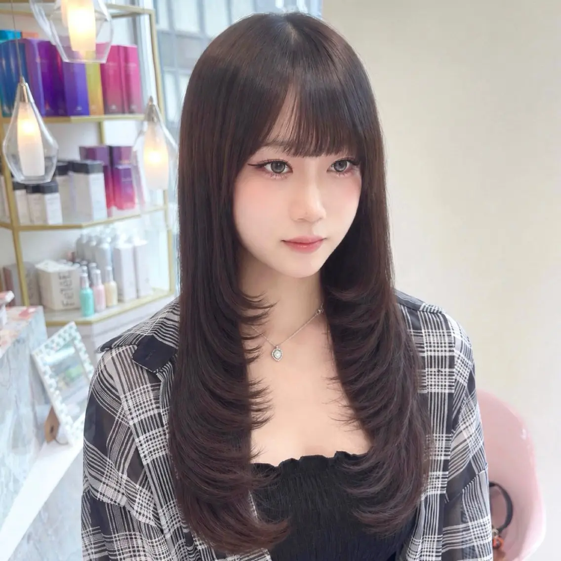 ロング レイヤーカット 𝑚𝑖𝑤𝑎 / 顔周り/レイヤーのヘアスタイル