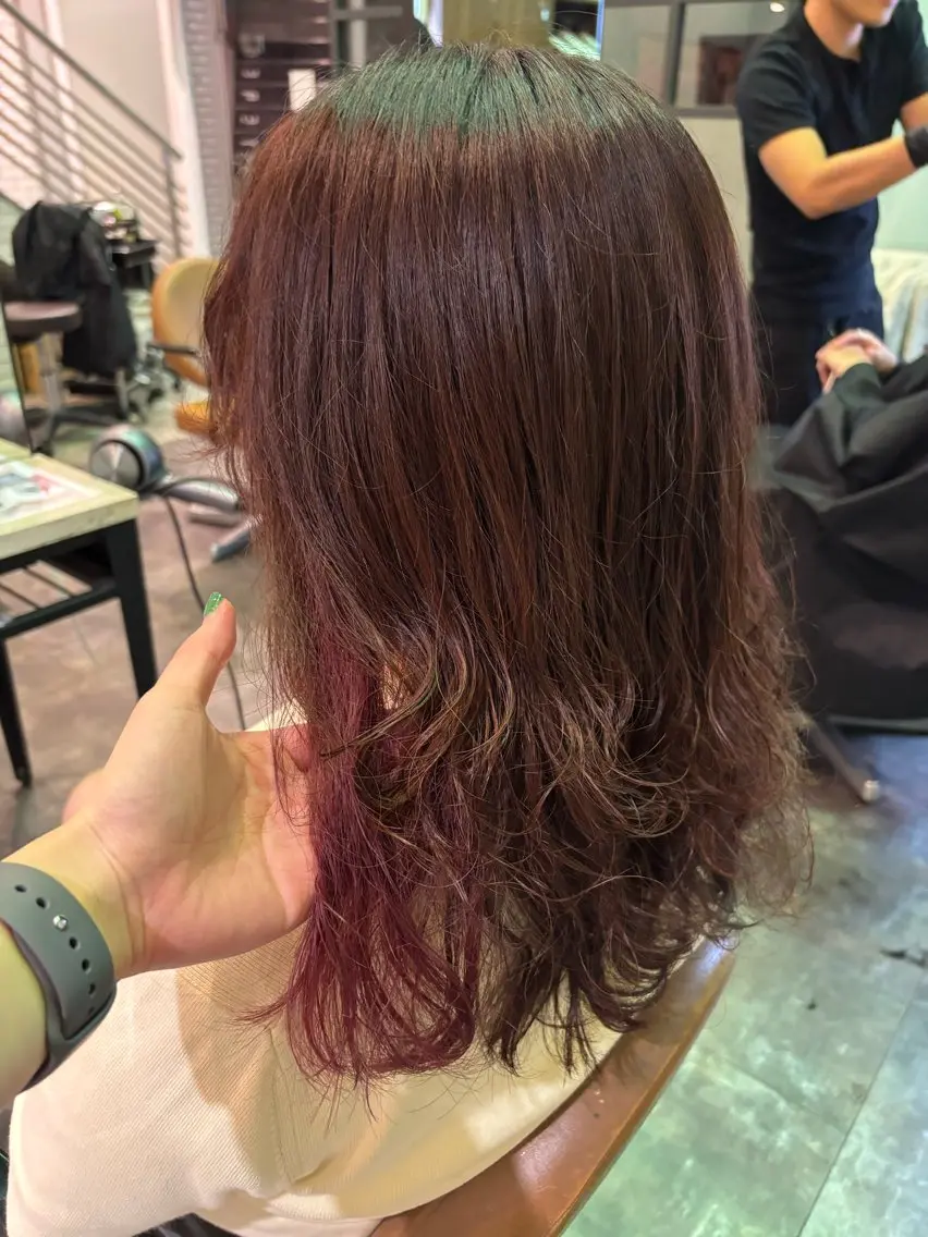 ロング カラー ボルドーカラー ブラウンカラー インナーカラー ピンクカラー レッドカラー ヘアカラー 古田 穂香/似合わせカラーのヘアスタイル