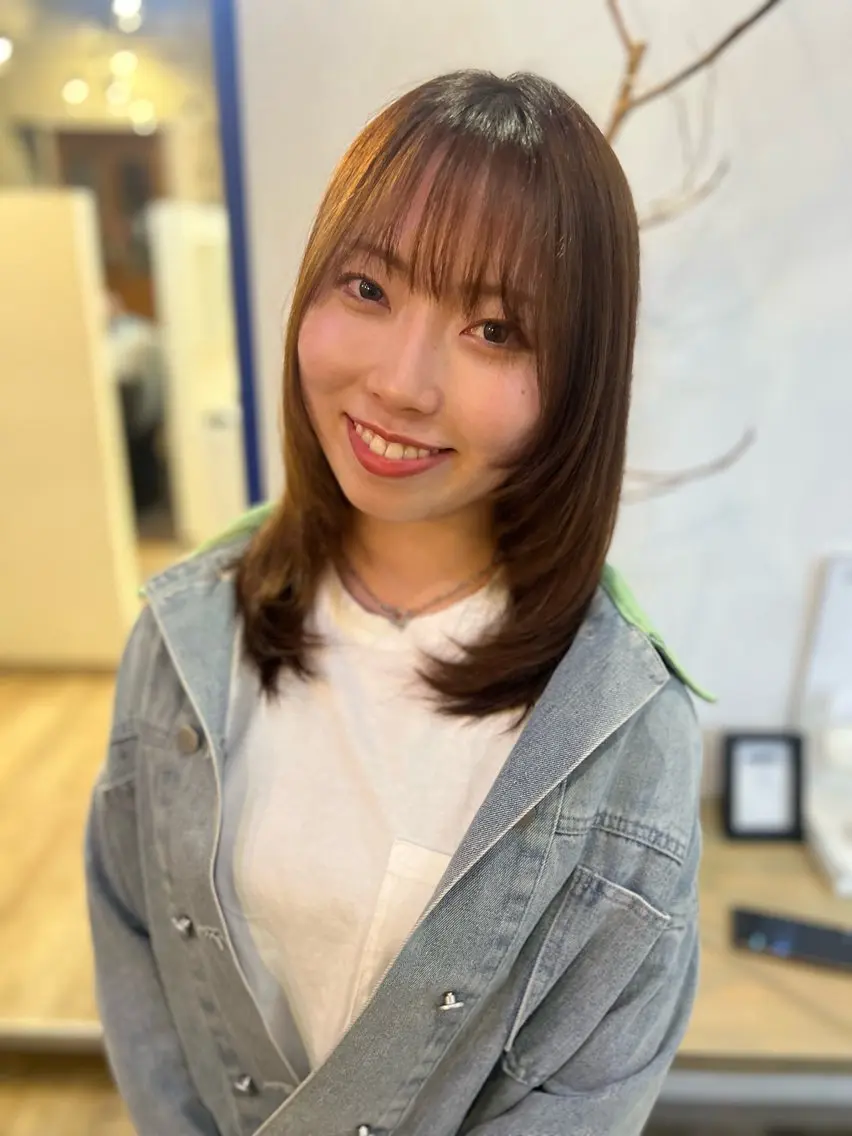 ミディアム 顔周りカット レイヤーカット 小顔カット カット トリートメント Liere Muuのヘアスタイル
