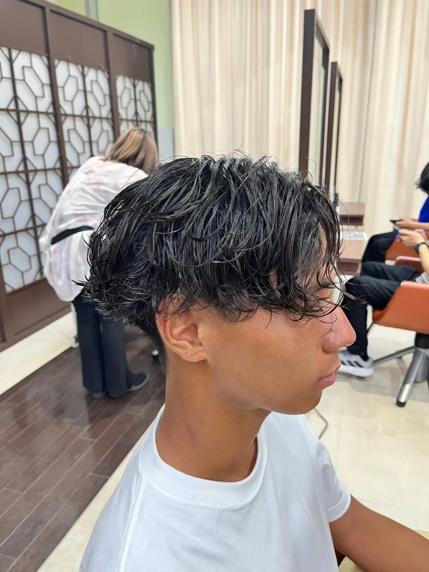 ショート パーマ メンズ センターパート メンズパーマ スパイラルパーマ 🧊メンズ特化🧊 高木航希のヘアスタイル