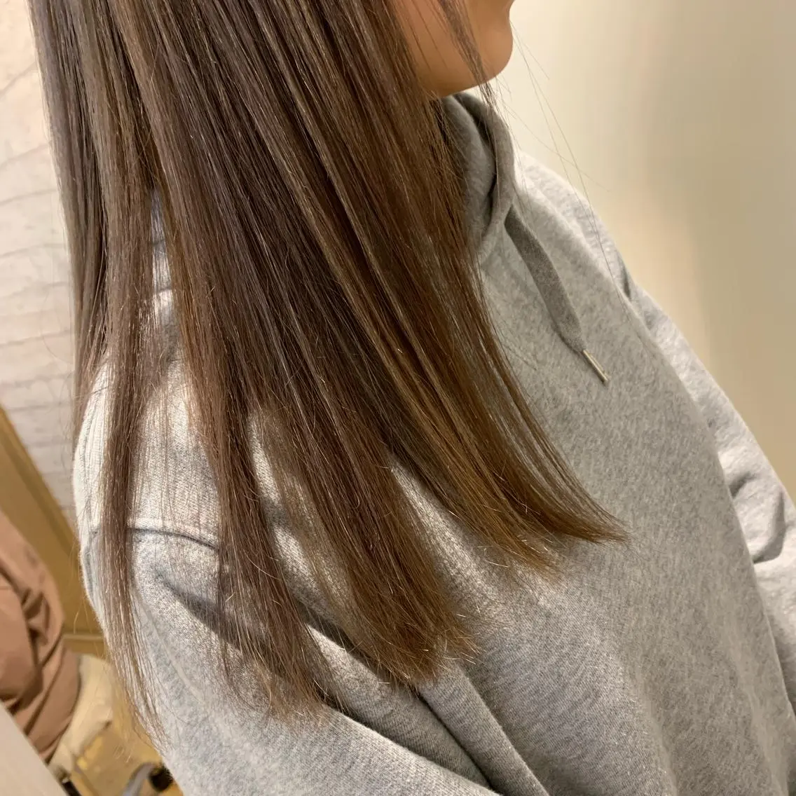 カラー グレージュ 天野 利咲のヘアスタイル
