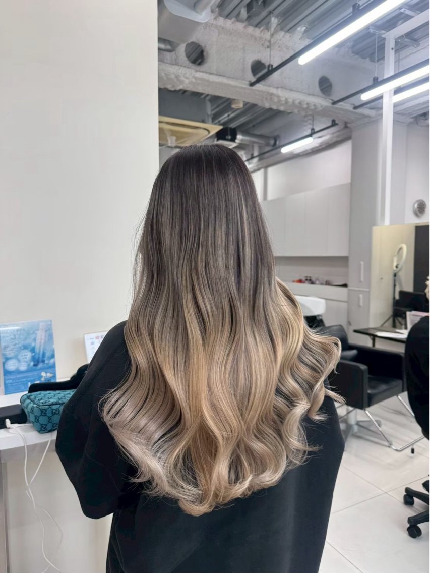 カラー ALIVE 河合優吾のヘアスタイル