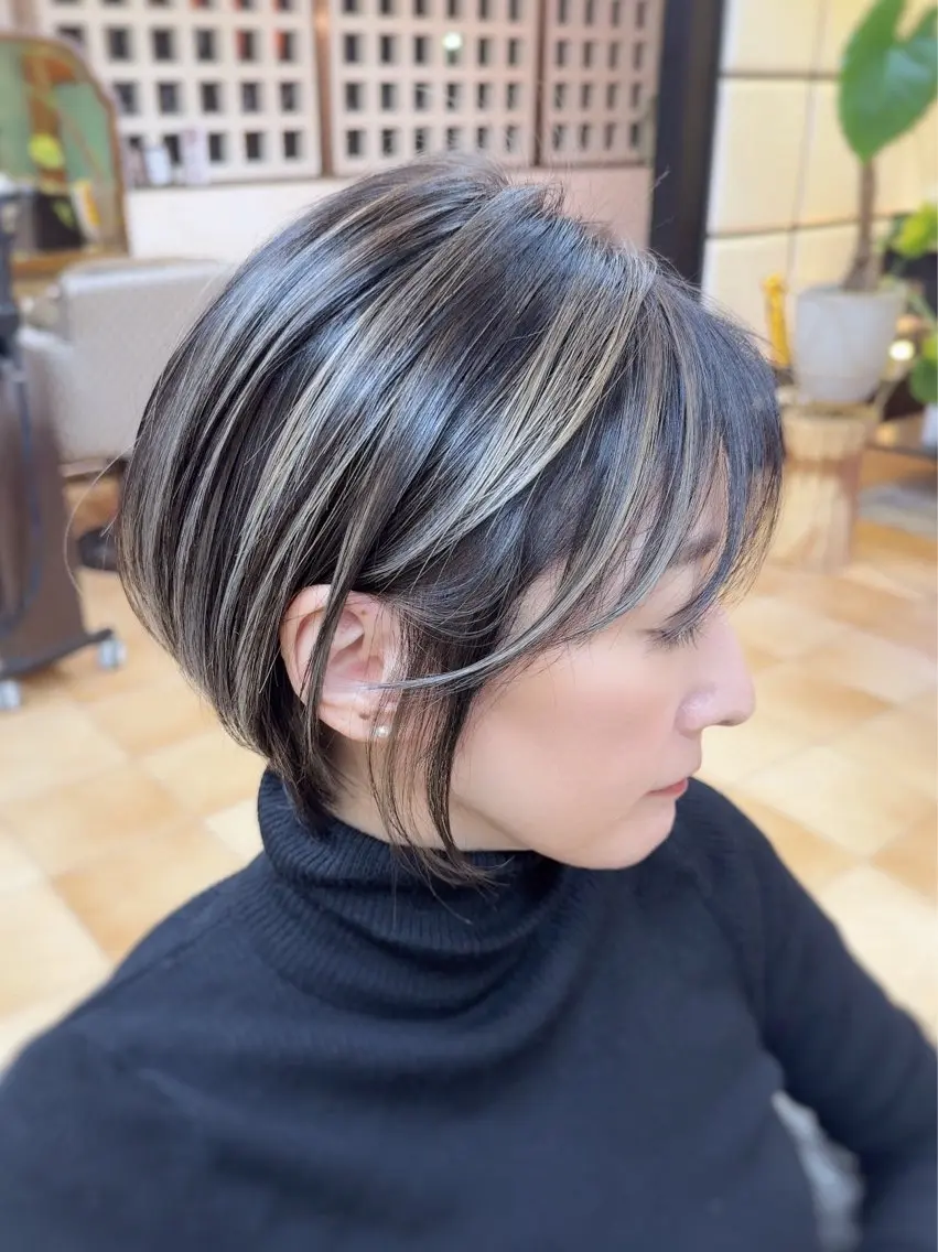 ショート ハイライト カット ヘアカラー dolphin ownerのヘアスタイル