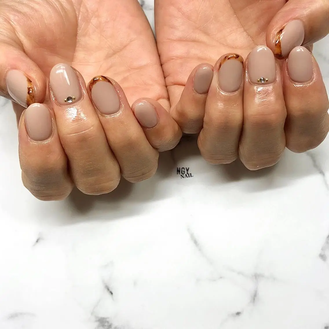 ネイル べっ甲ネイル フレンチネイル ジェルネイル オフィスネイル ワンカラーネイル ハンドネイル NAIL NOWのネイルデザイン