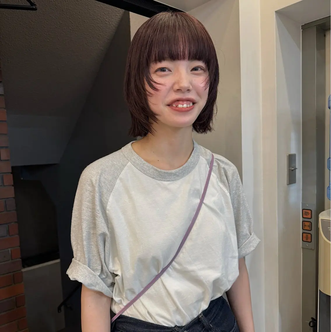 ミディアム カラー ヘアアレンジ ブリーチ ダブルカラー ボブ ワイドバング カット 🌐サトウ リョウ🌐のヘアスタイル