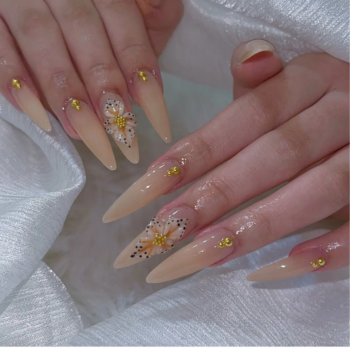 ネイル アートネイル グラデーション キラキラネイル ニュアンスネイル オフィスネイル ZUZU AMEE NAILのネイルデザイン