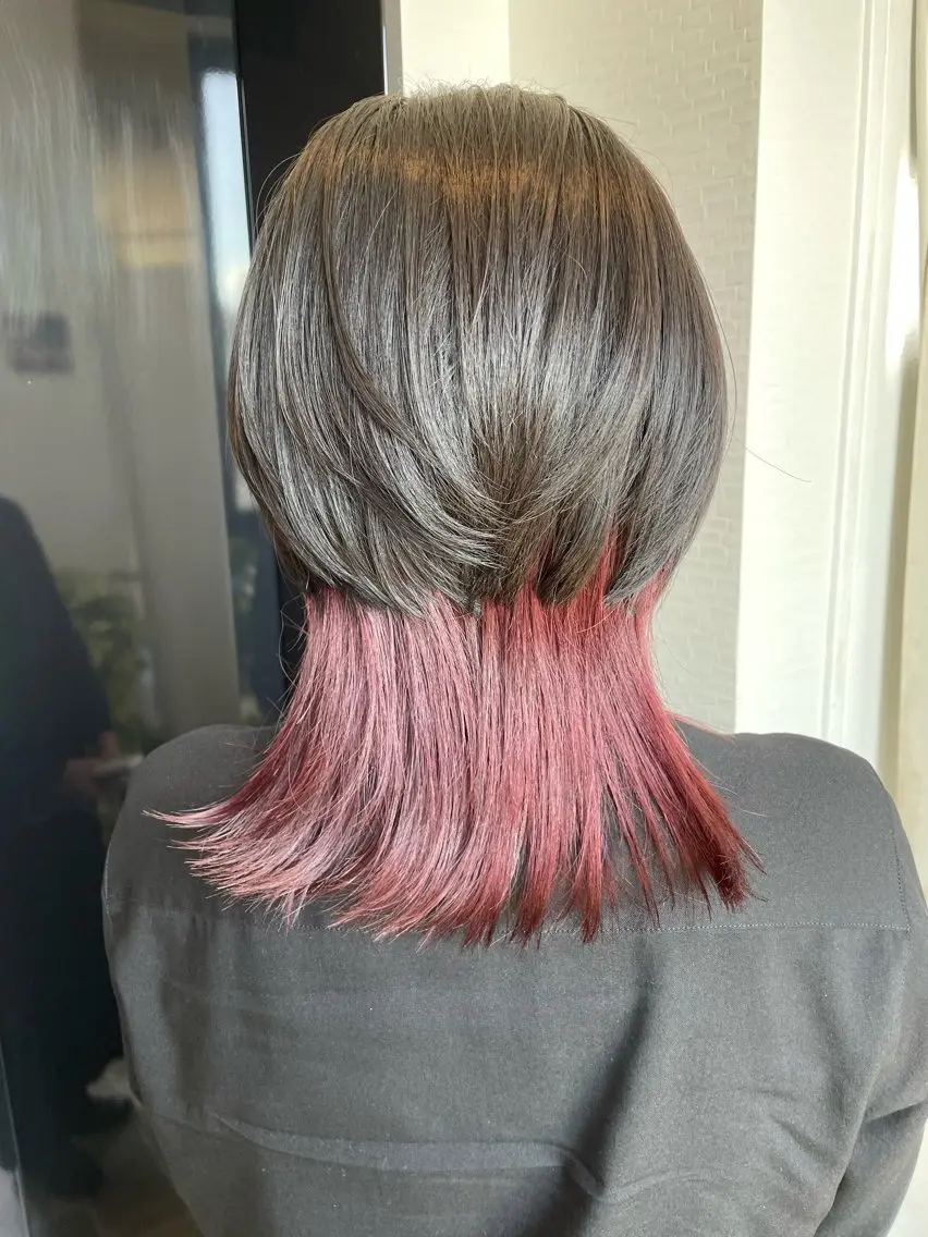 セミロング カラー レッドカラー ウルフカット カット ヘアカラー トリートメント YUI/ ブリーチカラー🌷のヘアスタイル