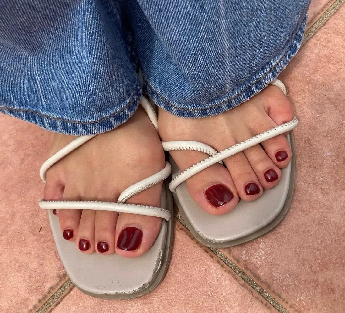 ネイル ボルドー ブラウン ワンカラーネイル フットネイル NAILSALON NUIT.[ニュイ]のネイルデザイン