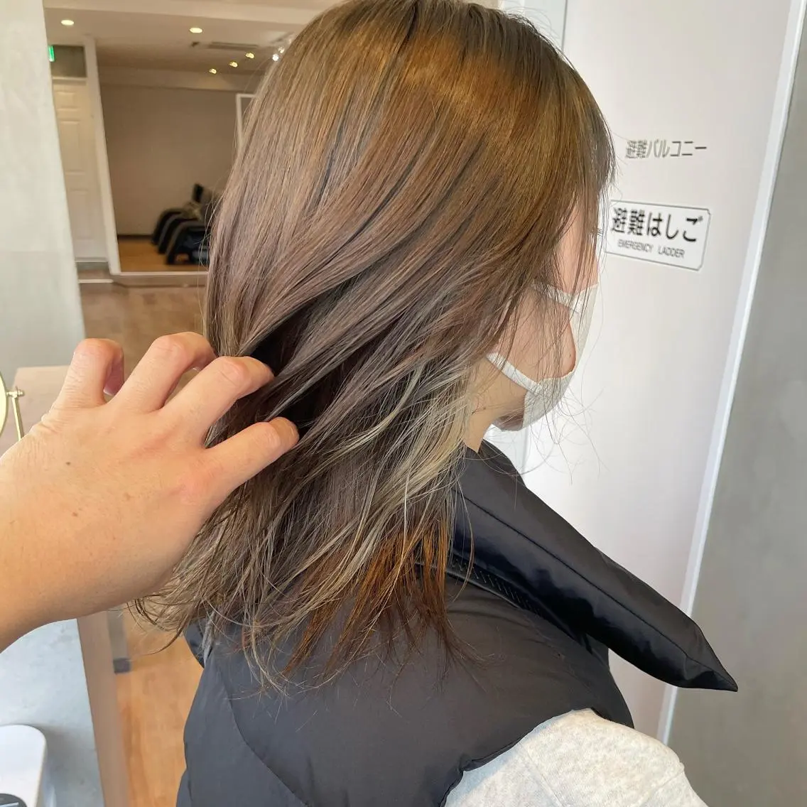 ミディアム カラー インナーカラー yoshi （髙橋）のヘアスタイル