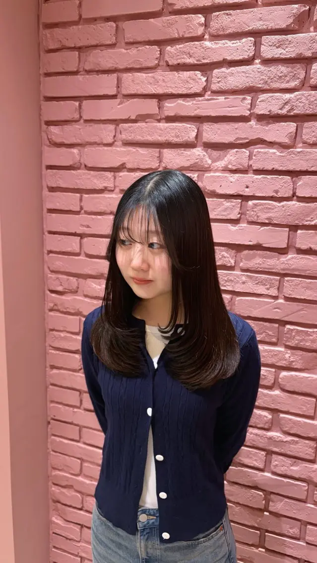 セミロング カット 聖菜/ hina /レイヤー/艶カラーのヘアスタイル
