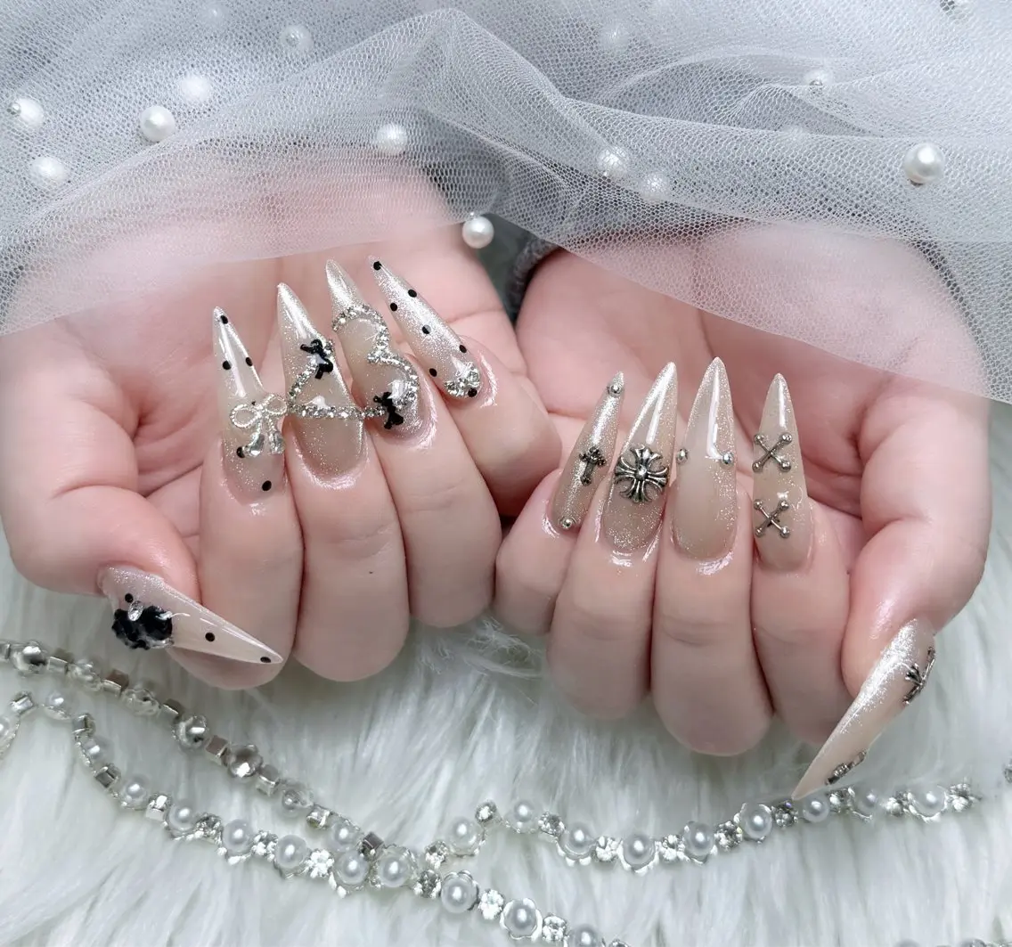 ネイル ジェルネイル キラキラネイル 韓国ネイル マグネットネイル スカルプネイル ハンドネイル ハンドケア Kitty Nail Novaのネイルデザイン