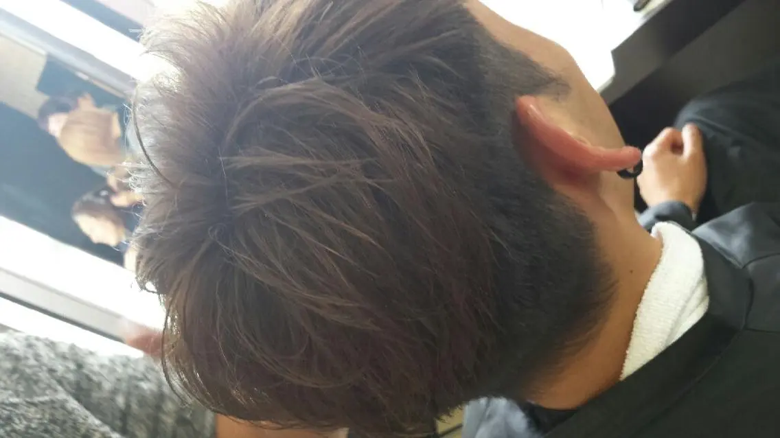 カラー メンズ ダブルカラー グレージュ 大久保 隆蔵のヘアスタイル