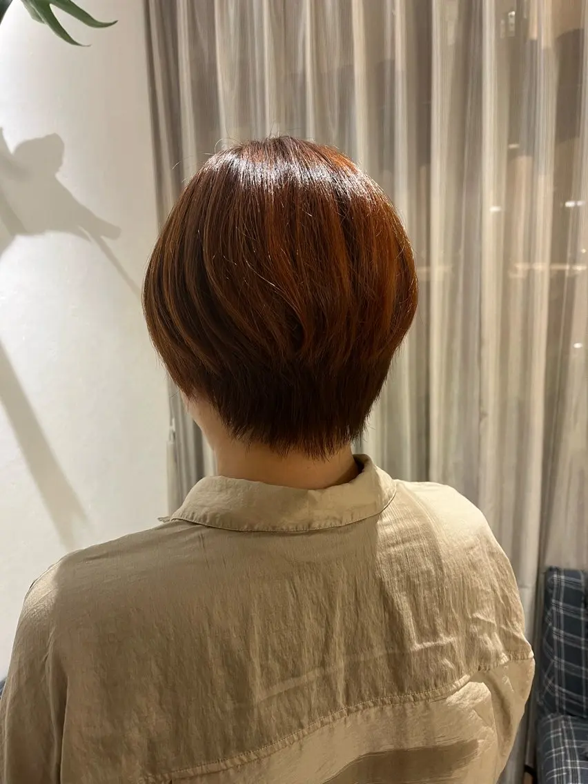 ショート カラー ブリーチ ハイライトカラー ハイライト カット Greens Yokoのヘアスタイル