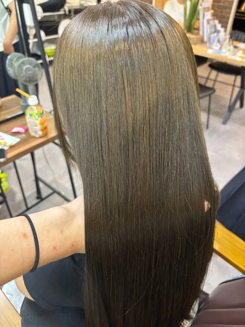 ロング カラー グレージュ オリーブグレージュ オリーブグレー 髪質改善 ヘアカラー ✨髪質改善カラー✨ ストレート☔脇田のヘアスタイル