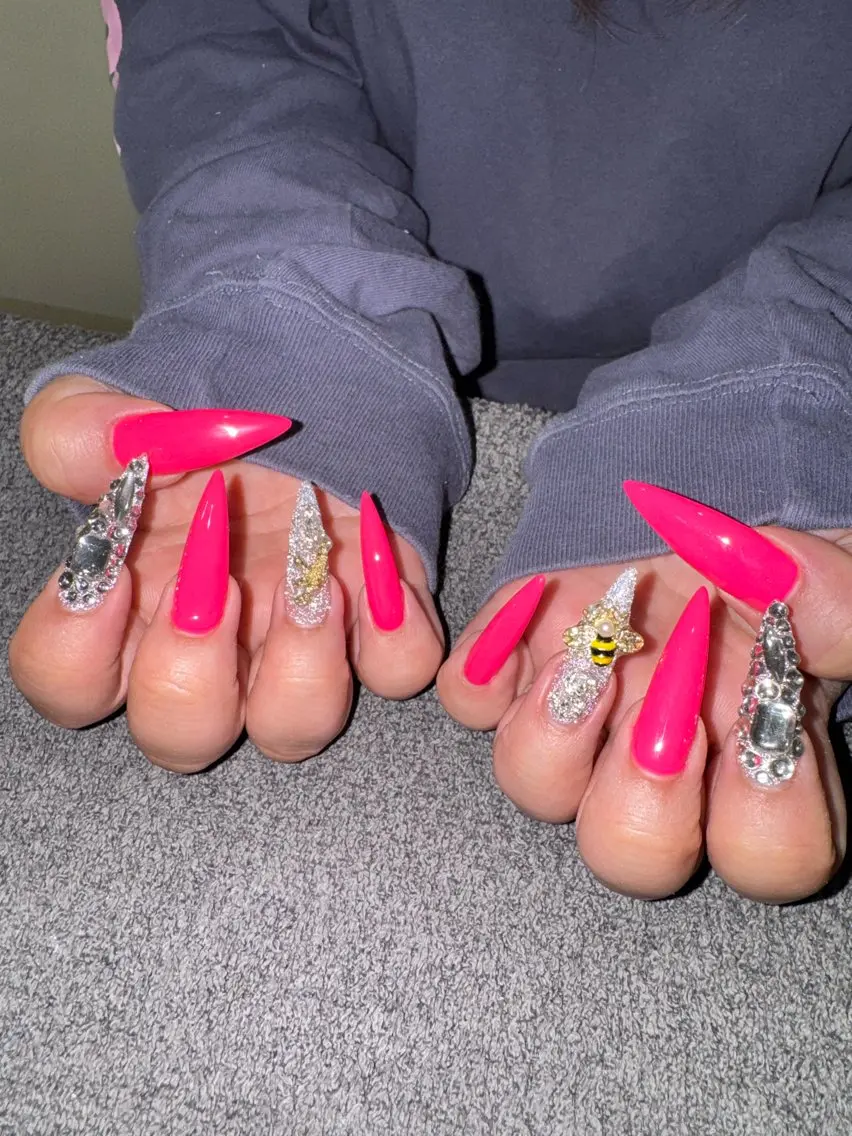 ネイル 長さ出し キラキラネイル ロングネイル ピンク 夏ネイル ハンドネイル carnet nail💅のネイルデザイン