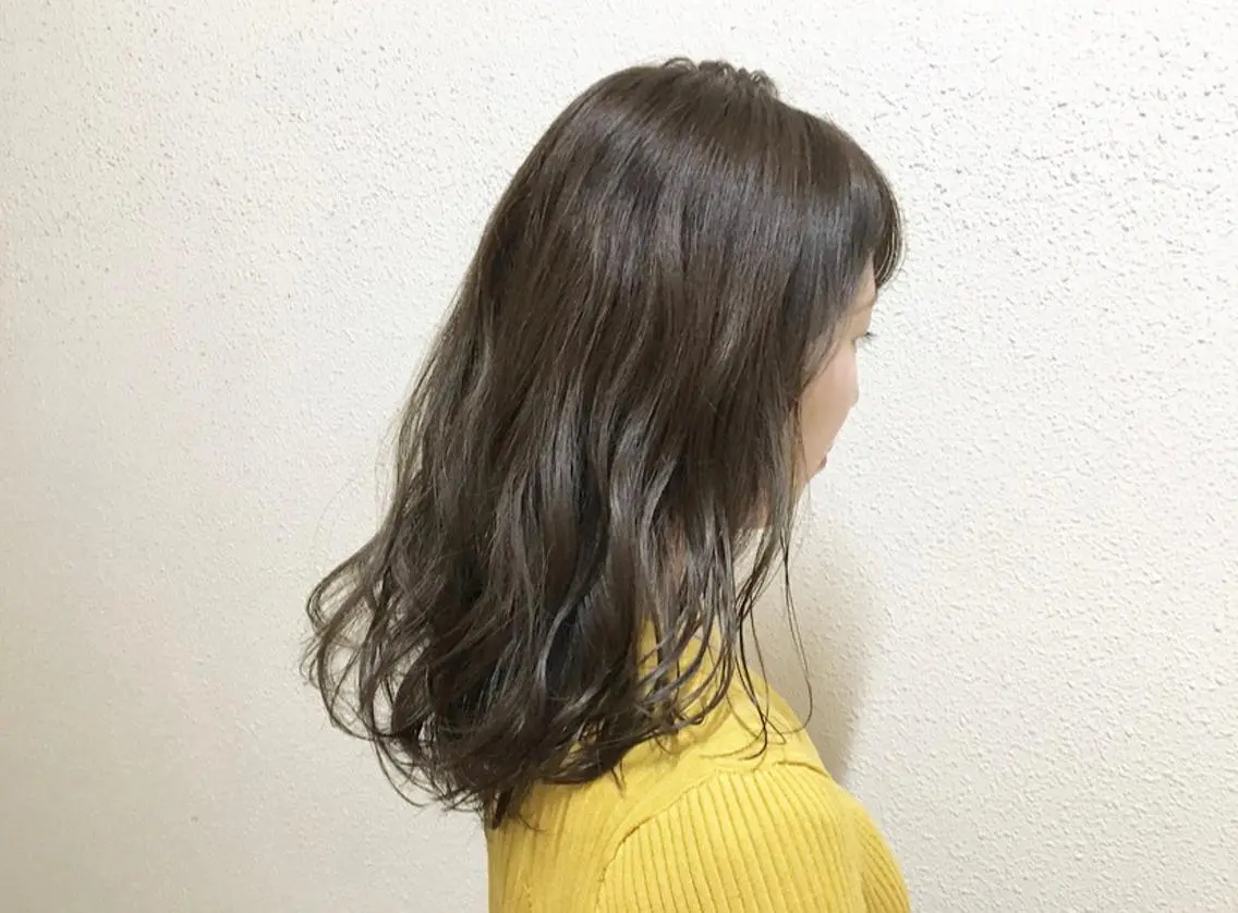 ミディアム カラー グレージュ ヘアカラー トリートメント 半個室女性salon 🩰Natsumiのヘアスタイル