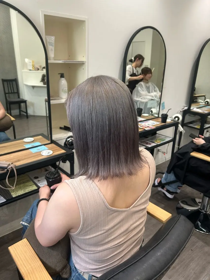 ミディアム カラー ヘアアレンジ グレージュ ハイトーンカラー ヘアカラー トリートメント cocotte 💟草間紫音💟のヘアスタイル