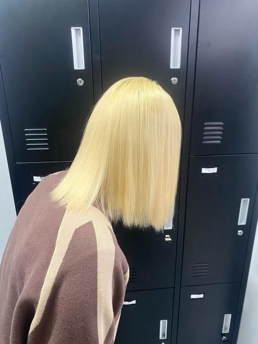 セミロング レイヤー・ブリーチ kiyotoshiのヘアスタイル