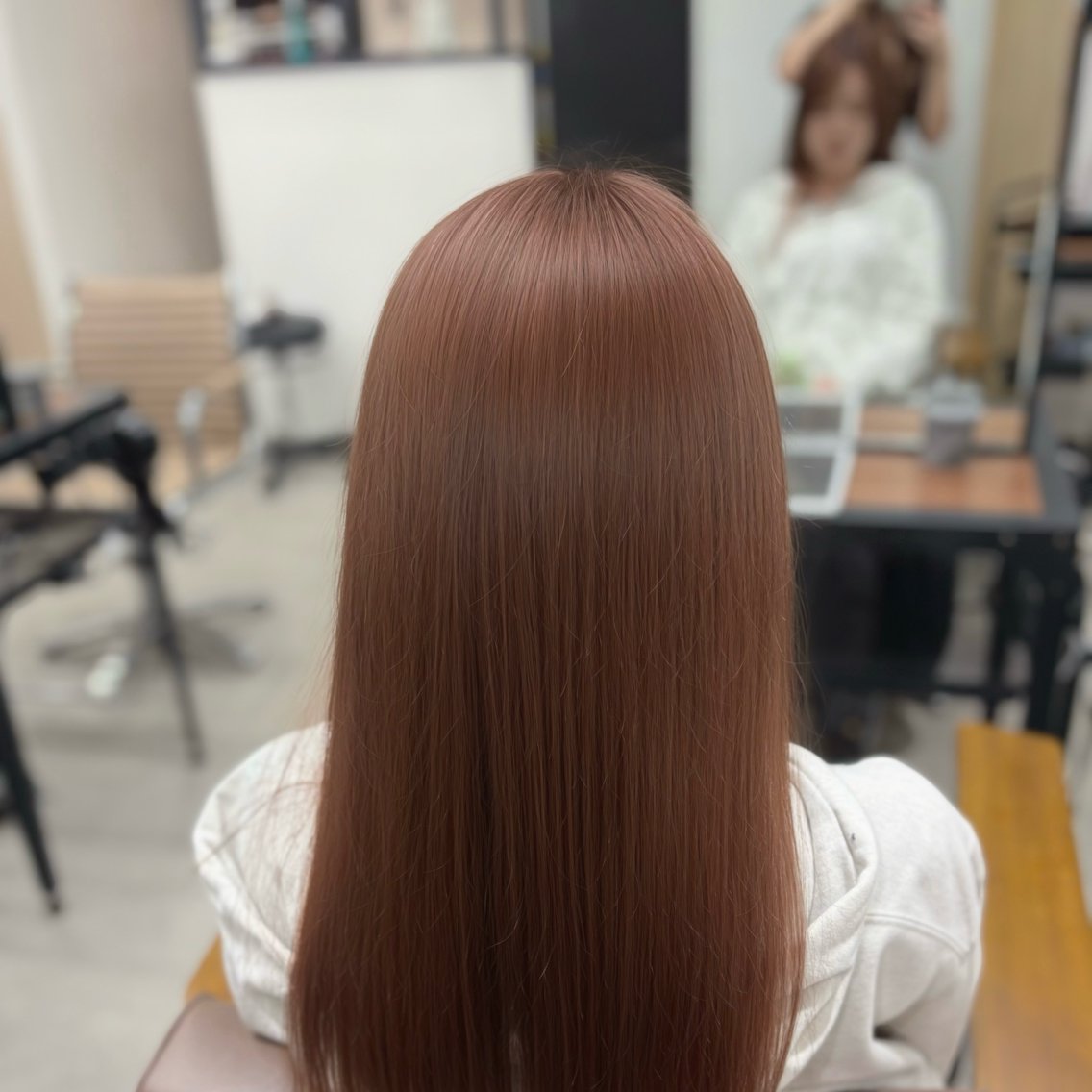 セミロング ヘアカラー omocha umiのヘアスタイル